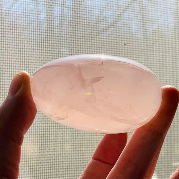 5.08oz Rose Quartz Madagascar FreeForm Palmstone - Picture 4 of 7